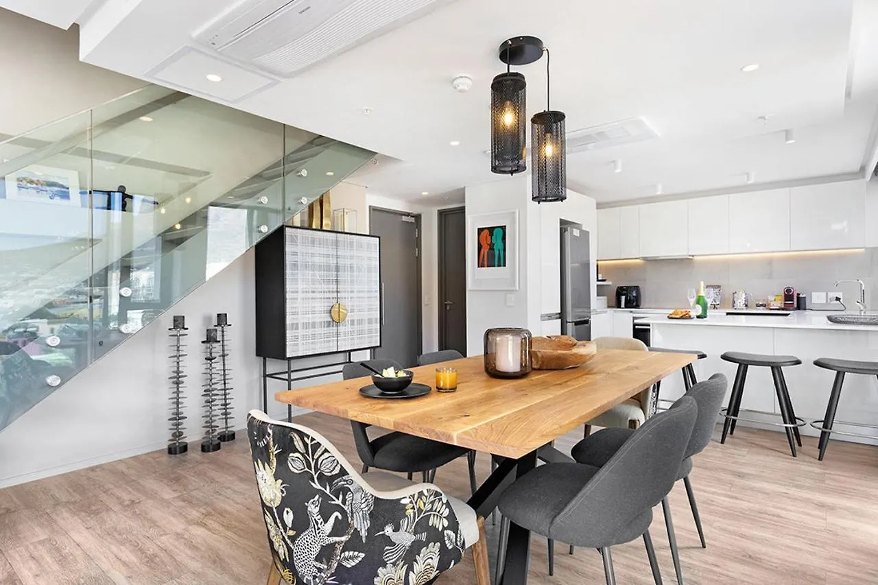 702 On Strand Cape Town - Panoramic Mountain Views Νότια Αφρική