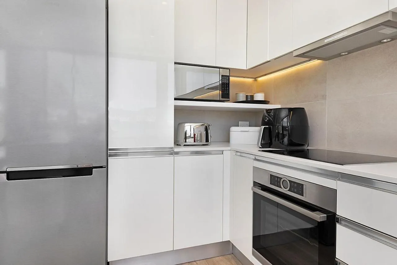 702 On Strand Cape Town - Panoramic Mountain Views