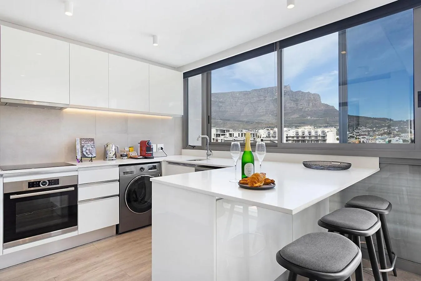 702 On Strand Cape Town - Panoramic Mountain Views Διαμέρισμα