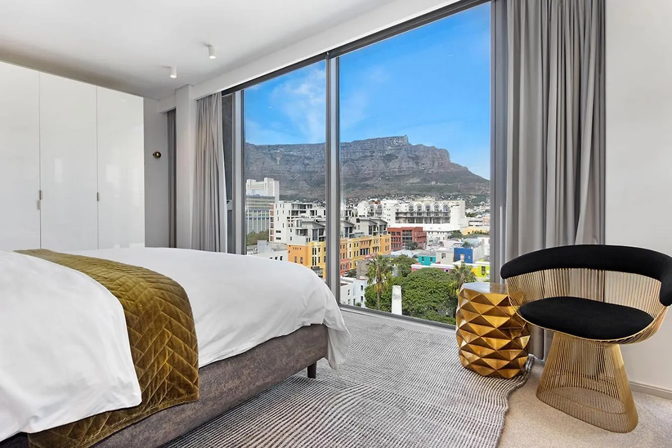 702 On Strand Cape Town - Panoramic Mountain Views Νότια Αφρική